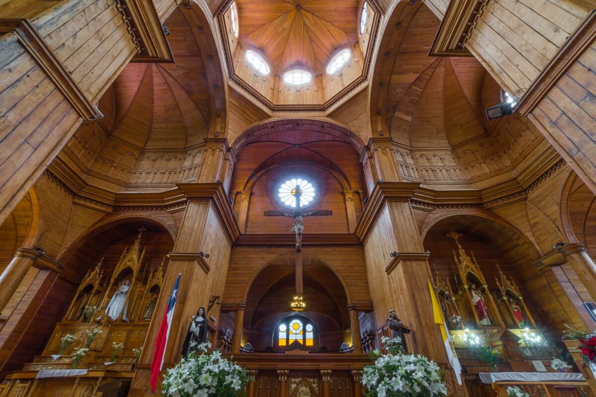 Interior de la iglesia San Francisco de Castro